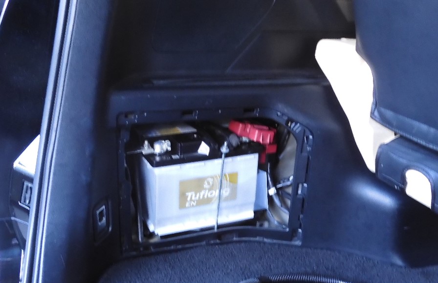 室内搭載バッテリー交換時は排気チューブ・排気孔キャップが必須